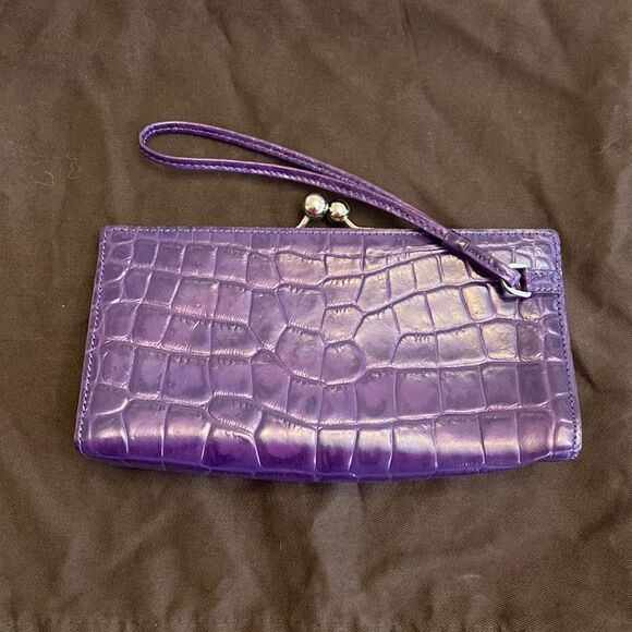 Burberry Handbags - Burberry vintage wristlet purple leather impeccable